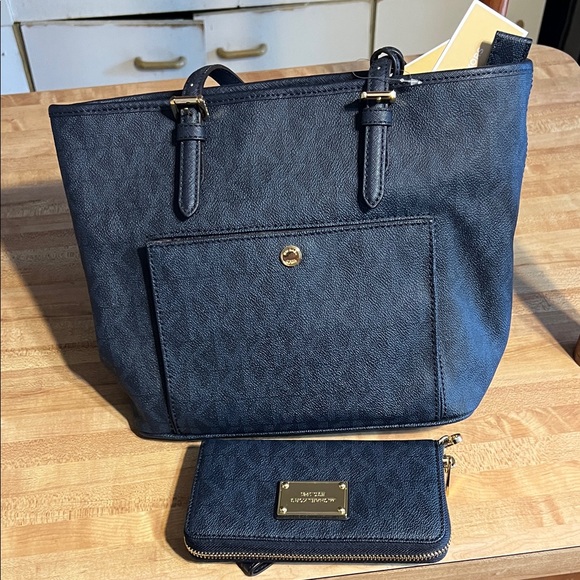 Michael Kors Tote and Wallet Set - Picture 1 of 1